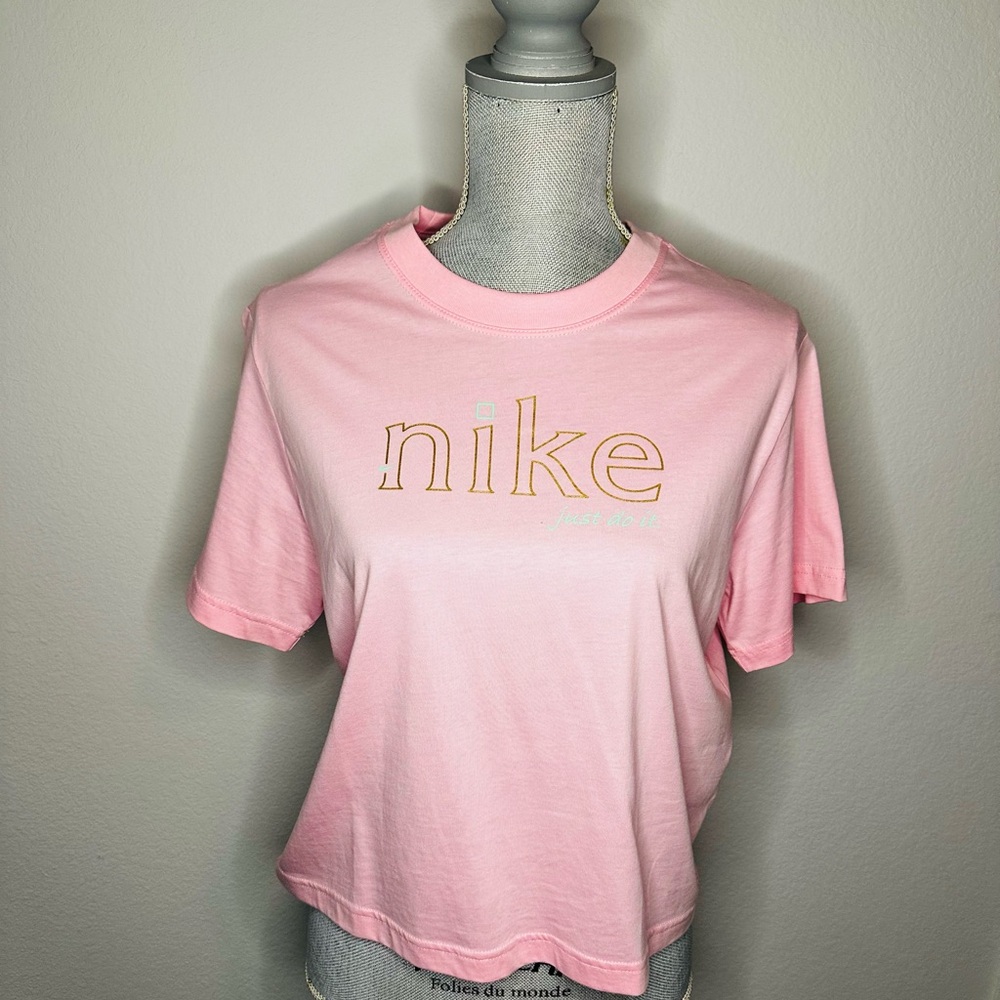 Nike Women's Pink T-Shirt size large cropped new without tags